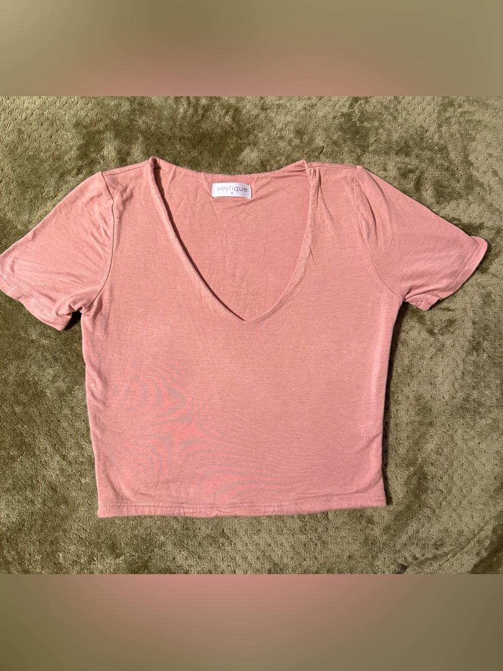 Vestique Blush V-Neck Cropped Tee